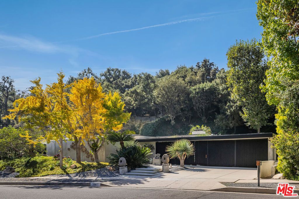 Photo of 1087 Moraga Drive, Los Angeles, CA 90049 (MLS # 26708277)