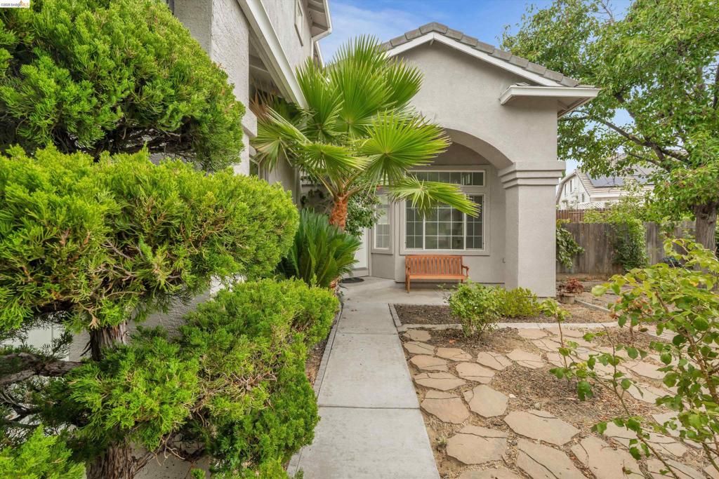 160 Palm Pl