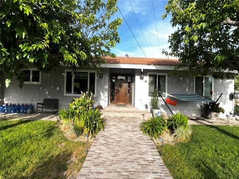 Photo of 30204 Canoe Rd, Canyon Country, CA 91390 (MLS # SR26089925)