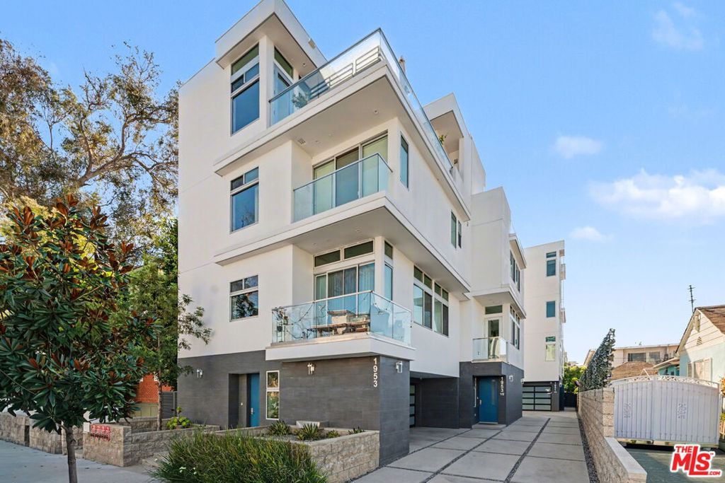 Photo of 1951 1/2 Manning Avenue, Los Angeles, CA 90025 (MLS # 26653625)