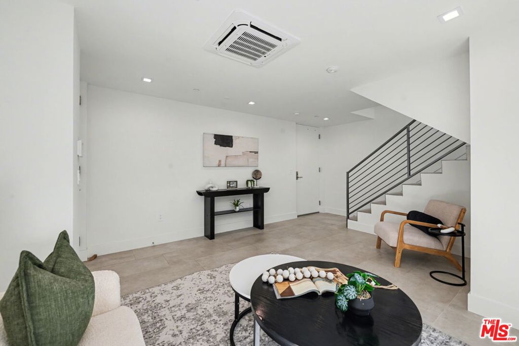 1951 1/2 Manning Avenue