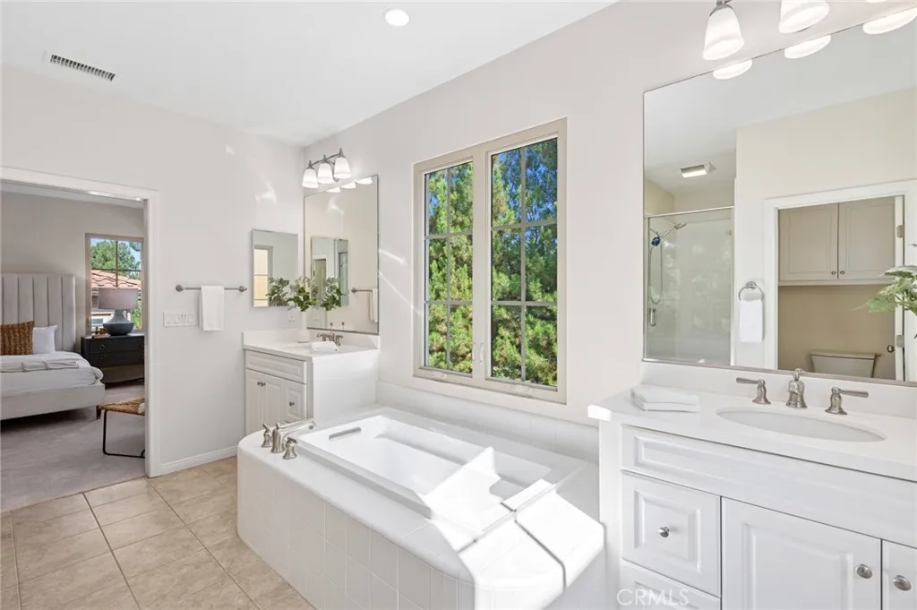 Irvine, California 92618, United States, 4 Bedrooms Bedrooms, ,4 BathroomsBathrooms,Residential,Active,244648