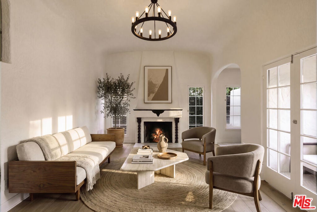 8061 Woodland Lane