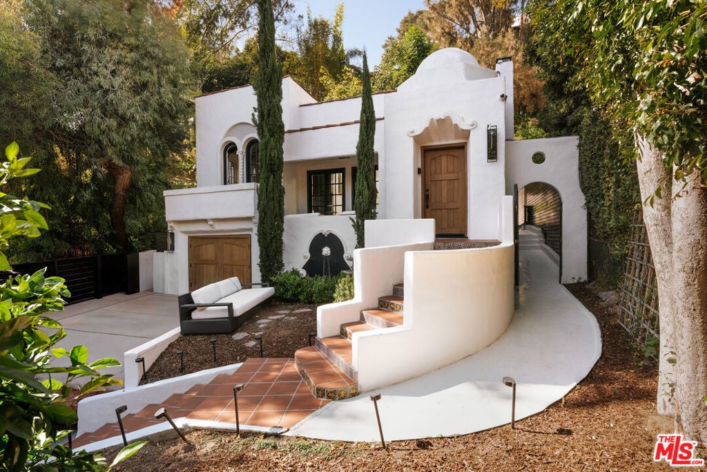 8061 Woodland Lane
