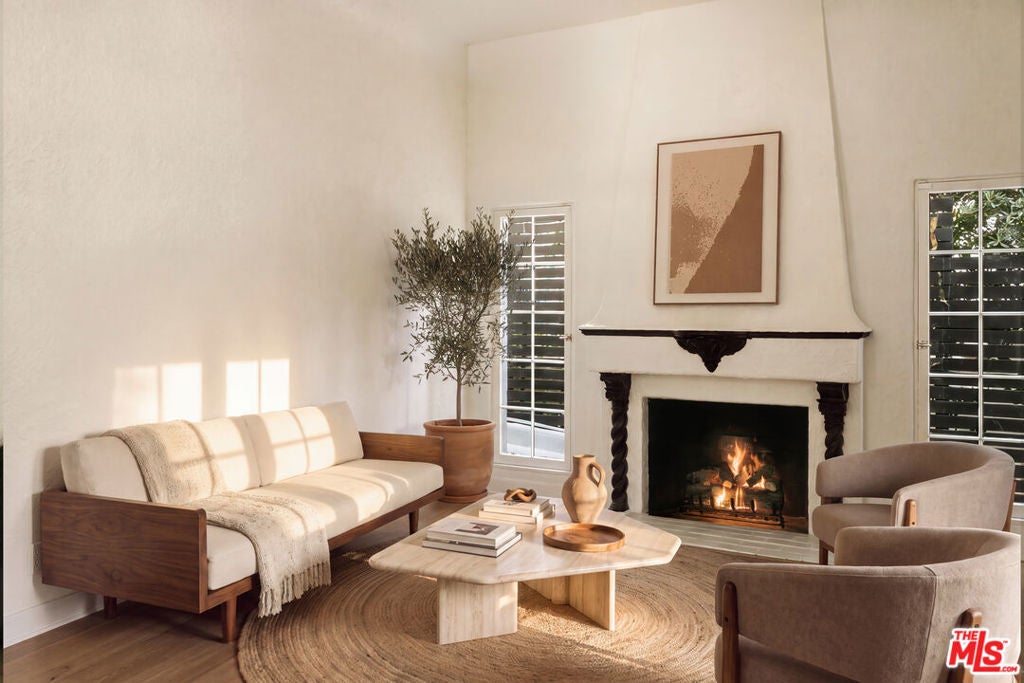 8061 Woodland Lane