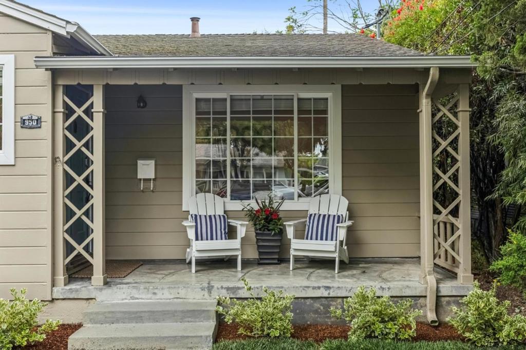 950 Iris Street, Redwood City CA 94061
