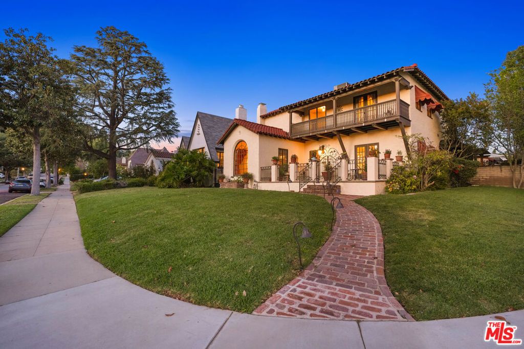 Photo of 1200 N Cedar Street, Glendale, CA 91207 (MLS # 26727339)