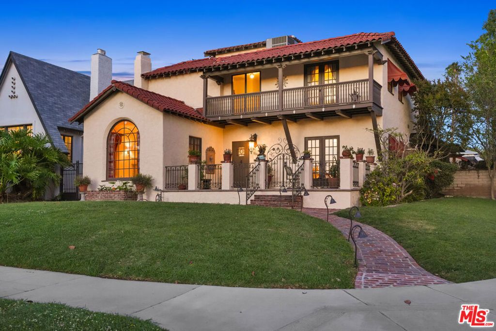 Photo of 1200 N Cedar Street, Glendale, CA 91207 (MLS # 26727339)