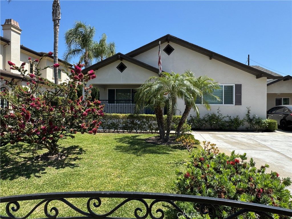 Photo of 9782 Broadway, Anaheim, CA 92804 (MLS # OC26112044)