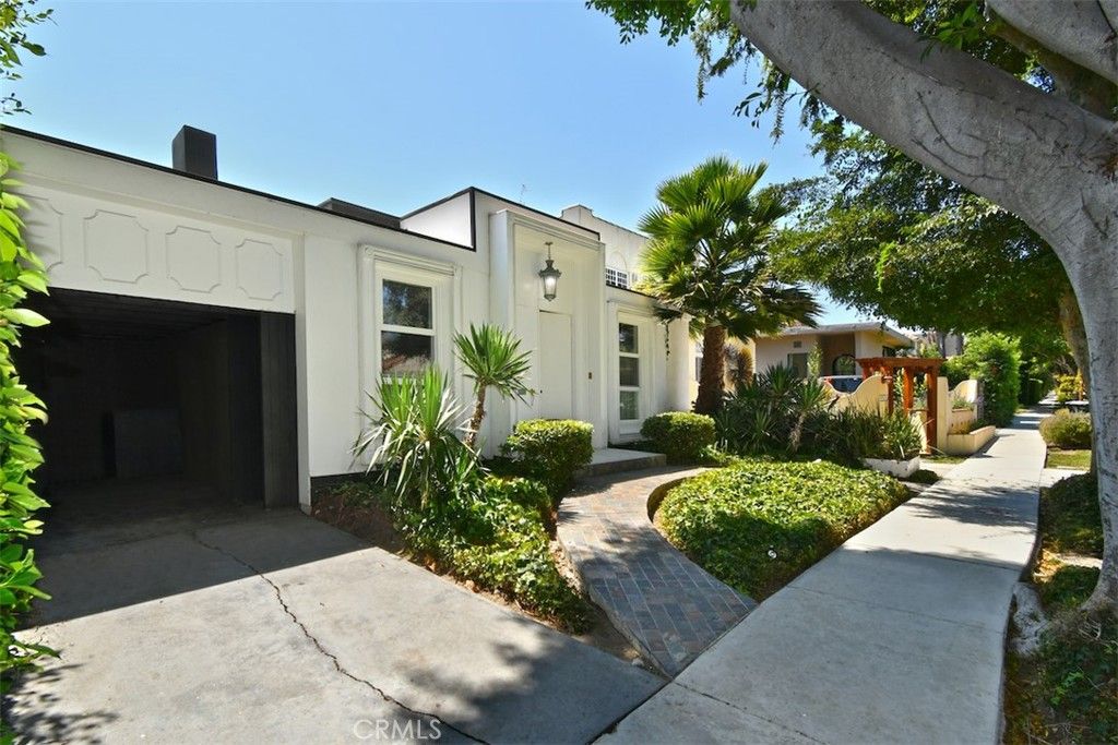 Photo of 8832 Ashcroft Ave, West Hollywood, CA 90048 (MLS # SR25190339)