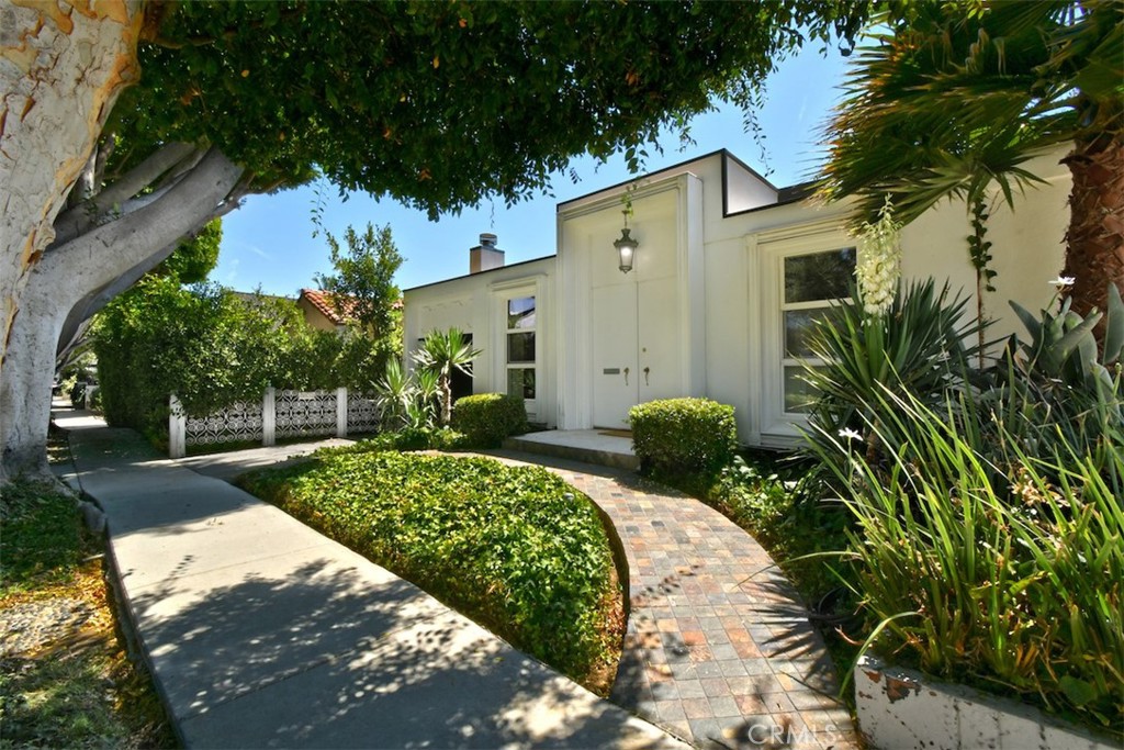 8832 Ashcroft