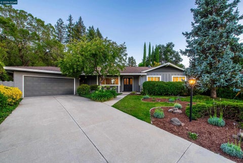 Photo of 4059 Fiora Pl PL, Lafayette, CA 94549 (MLS # 41144199)