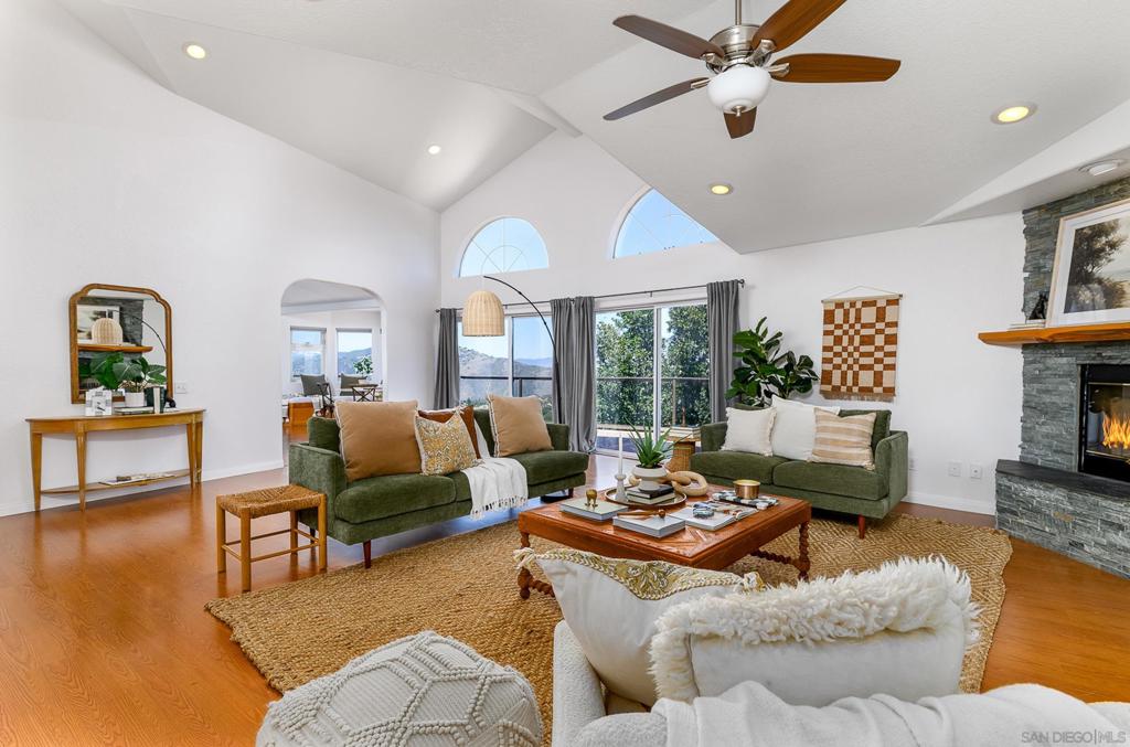 1577 Oak Land