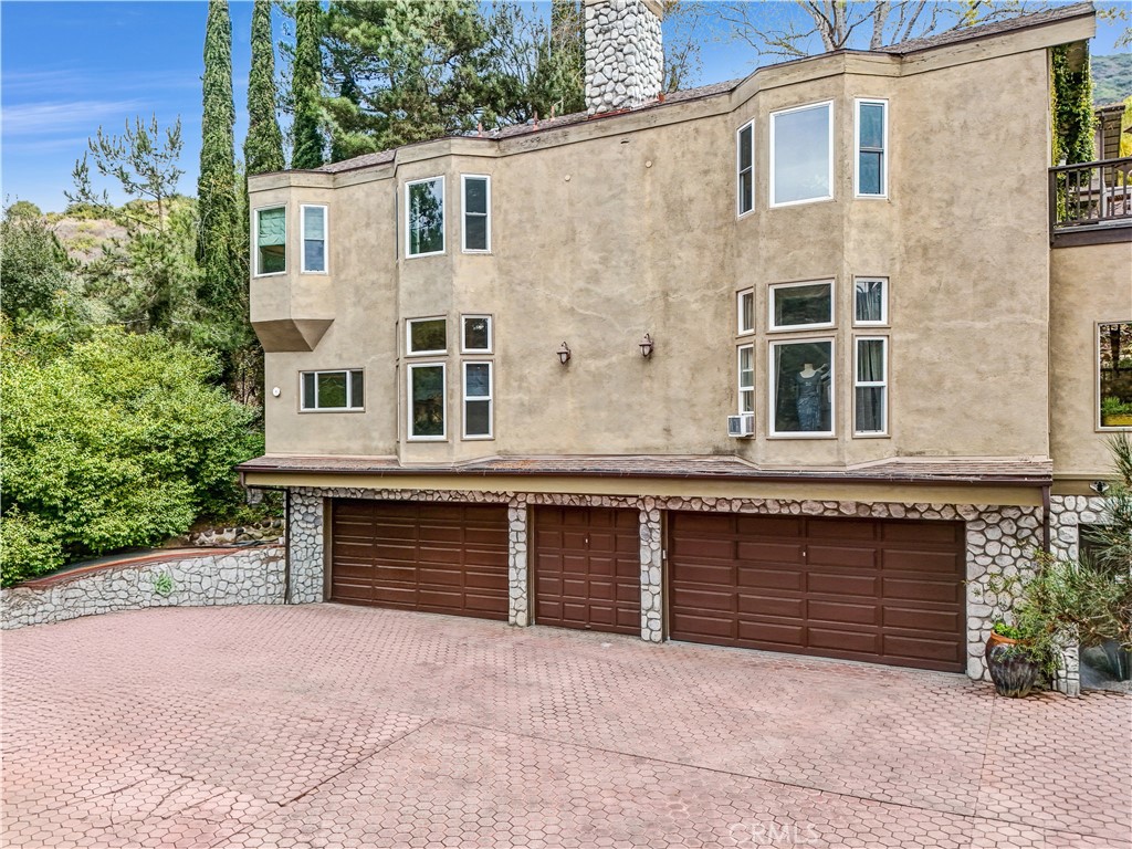 21095 Raquel Road