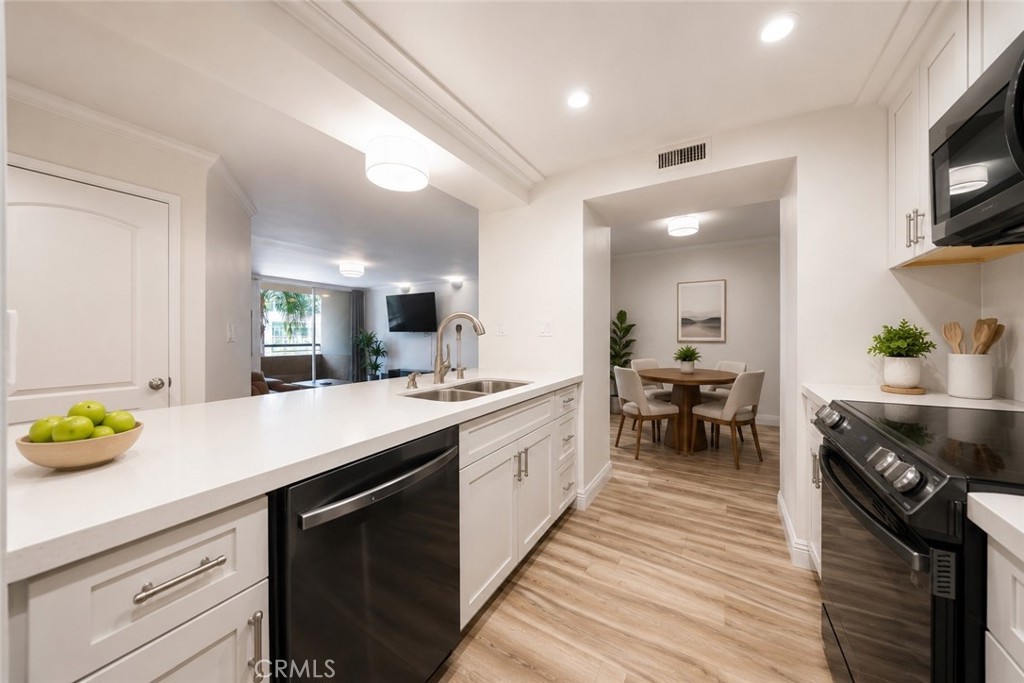 600 W 9th Street 305