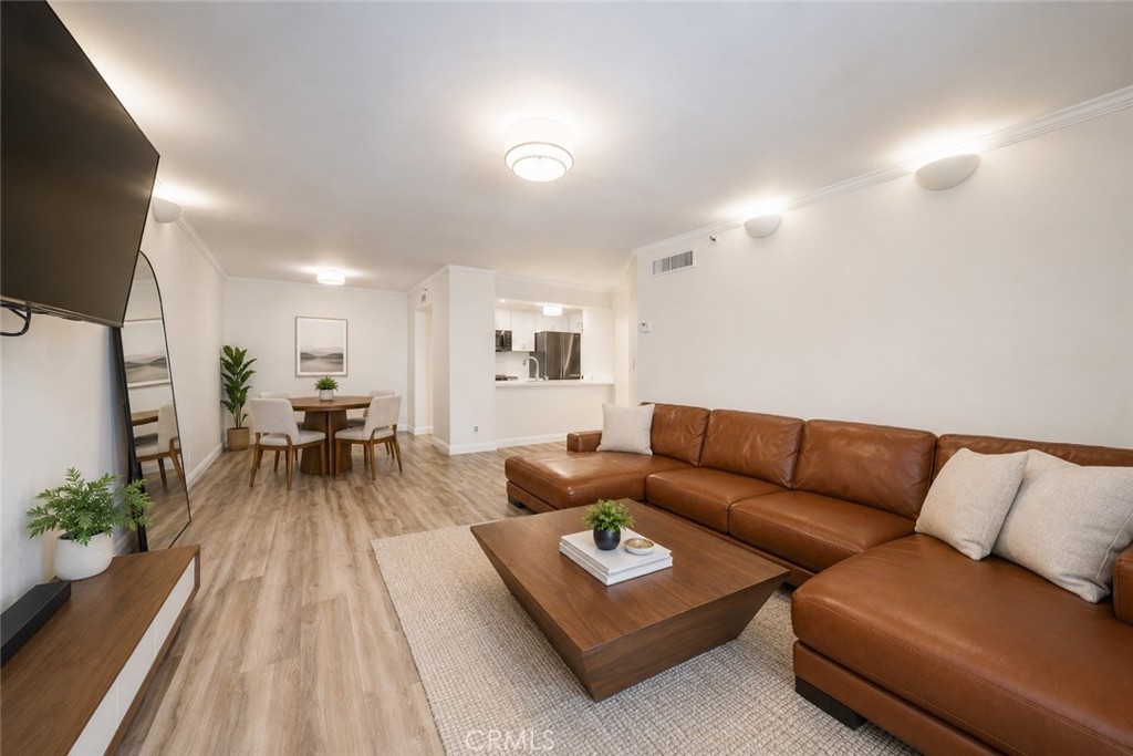 600 W 9th Street 305