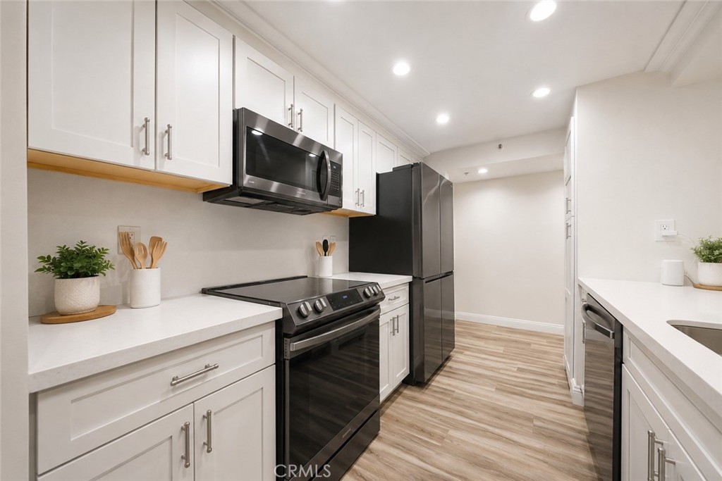 600 W 9th Street 305