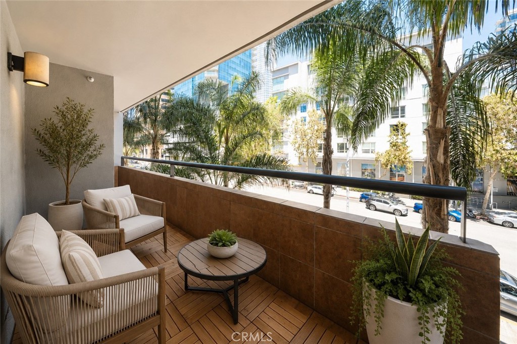 600 W 9th Street 305