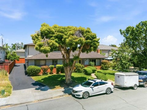 Photo of 651 Belladonna Court, Sunnyvale, CA 94086 (MLS # ML82050469)