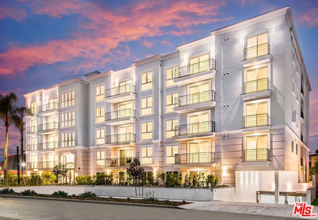 LARGE 3 Bedroom + 2.5 Bath. NEW CONSTRUCTIONWelcome to the Regency Holt, a brand new construction Luxury Apartment Building.UNIT IS AVAILABLE FOR FURNISHED FOR SHORT TERM FOR ADDITIONAL FEEVERY LARGE 3 Bedroom + 2 Bathroom unit with a Gourmet Kitchen with Custom Cabinets, all stainless steel appliances including fridge, dishwasher, microwave, and stove. Wide plank oak hardwood floors throughout (No Carpet anywhere!).The unit has a Master Suite with Walk-in Closet and a Private Master bathroom. Pamper yourself in Spa-Like bathrooms with marble tiles, rain showerheads, frameless shower doors, and Grohe designer fixtures. Also a large balcony with room for a table and two chairsThe unit has a great floor plan which is ideal for roommates.The unit comes with its own washer and dryer and 2 tandem parking spaces in a gated subterranean garage.Building Amenities:Gym, Bike Rack, Security Cameras, furnished lobby with 22-foot iron entry doors.The unit is available for a 1-year lease and also SHORT TERM. We can provide the unit furnished for an additional fee.
