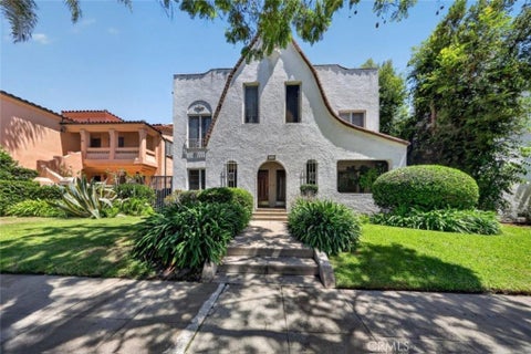 Photo of 132 N La Peer Drive, Beverly Hills, CA 90211 (MLS # SR26181930)