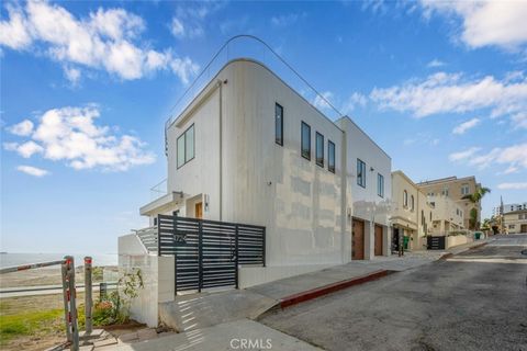 Photo of 1724 Bluff Pl Pl, Long Beach, CA 90802 (MLS # PW26043733)