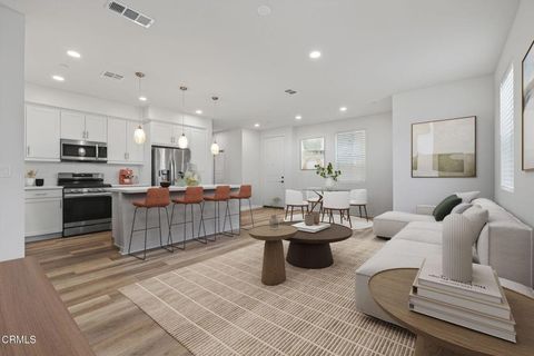 Photo of 611 Winchester Drive, Oxnard, CA 93036 (MLS # V1-33299)