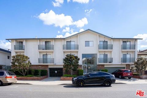Photo of 11520 Menlo Avenue, Hawthorne, CA 90250 (MLS # 26105143)