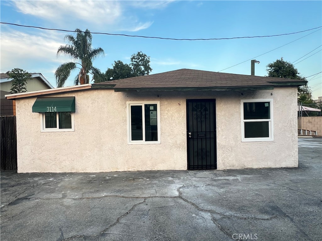 Mixed use property is zoned C3, new kitchen, bathroom, laminated flooring, window & fresh painting inside. It consists 2 bedrooms and 1 bathroom.