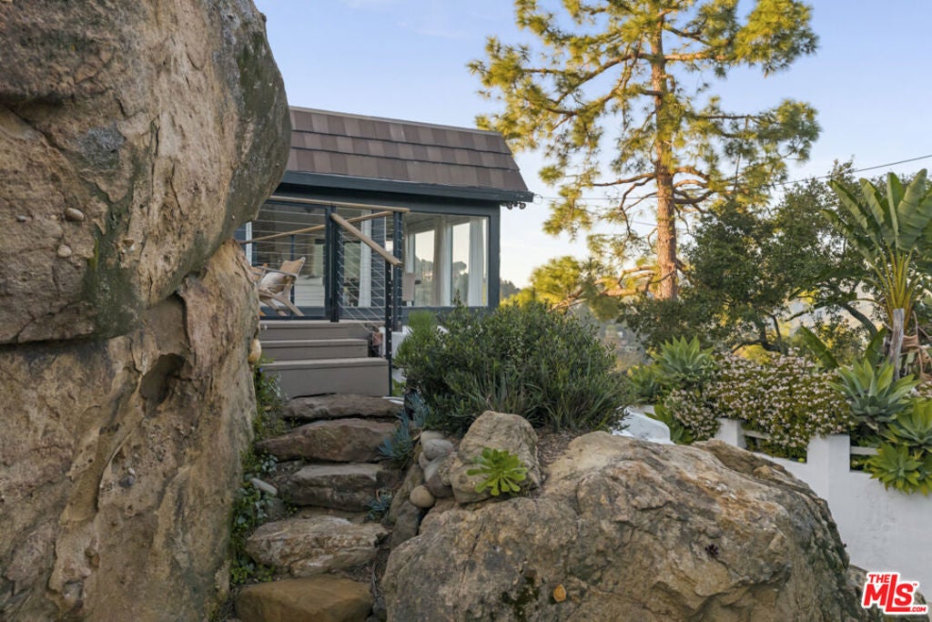 19901 Grand View Drive