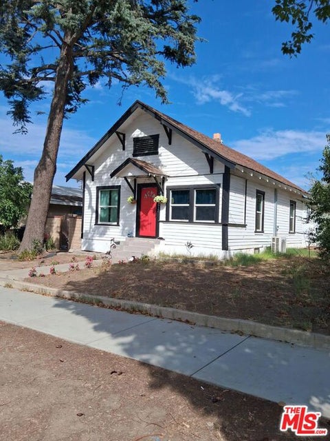 Photo of 1017 S Washburn Avenue, Corona, CA 92882 (MLS # 26993147)