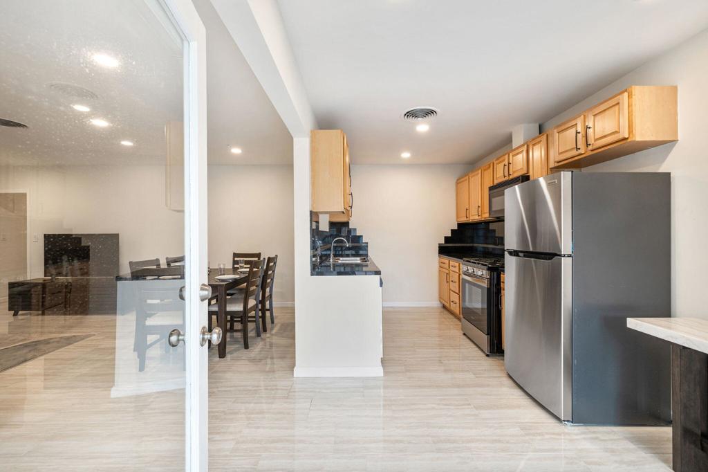 Tahquitz River Estat - Residential Income