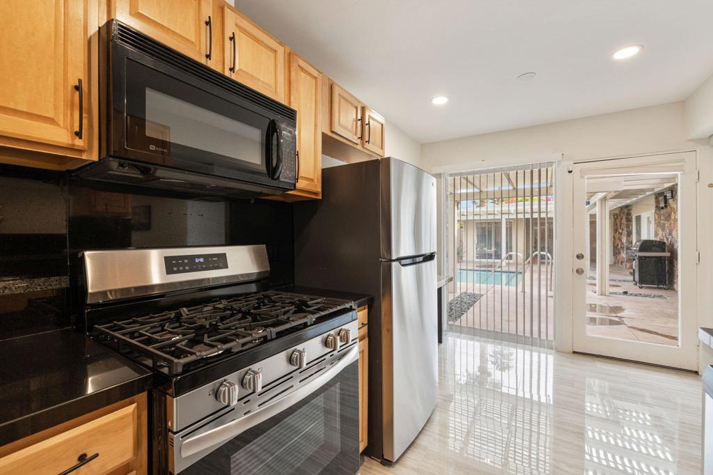 Tahquitz River Estat - Residential Income