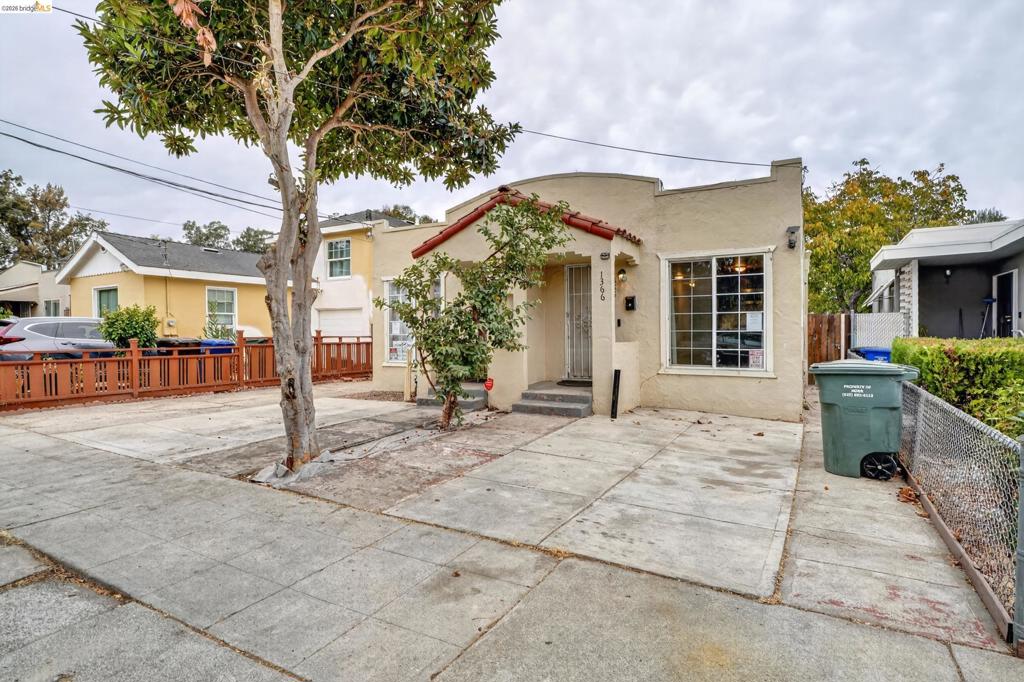 1366 Redwood St