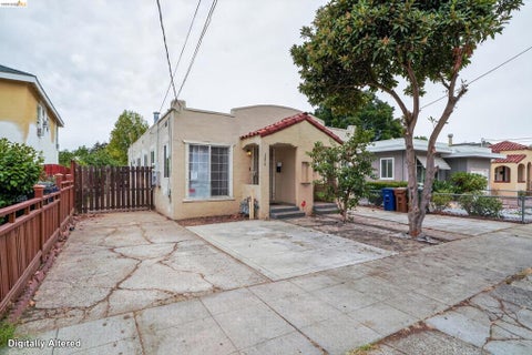 Photo of 1366 Redwood St ST, Pittsburg, CA 94565 (MLS # 41151992)