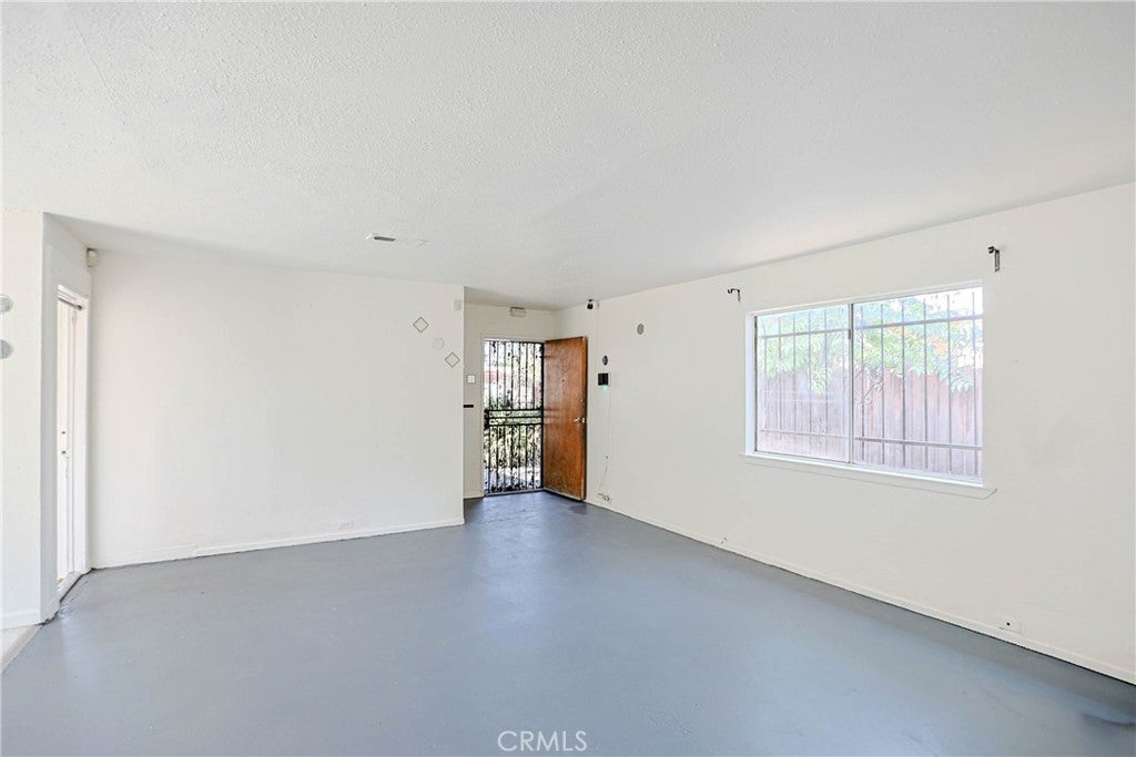 1214 W 151st