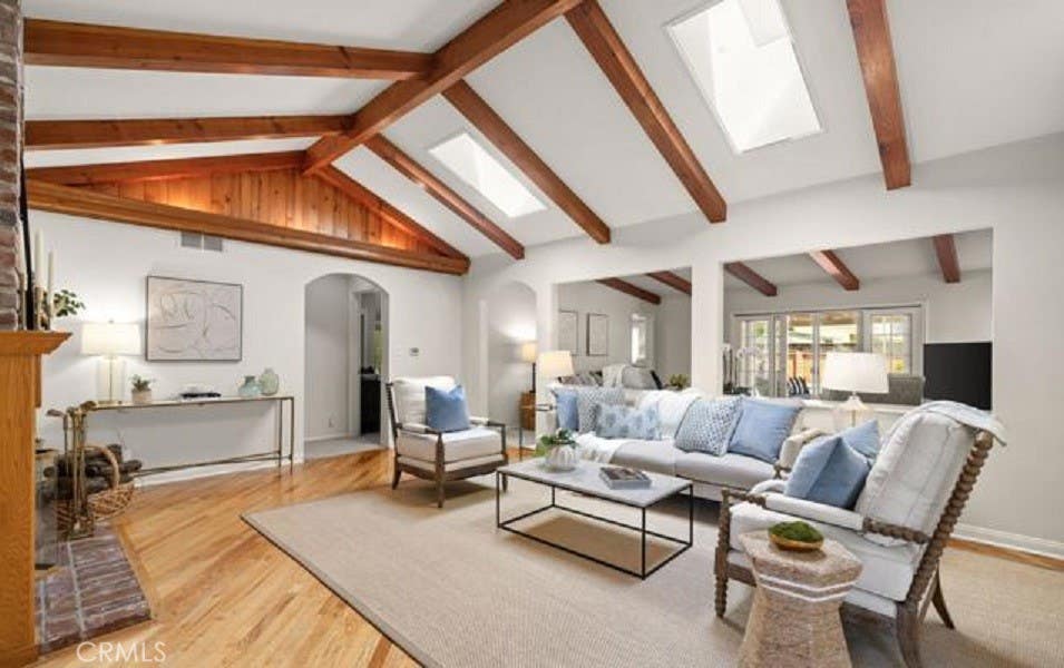 Photo of 5036 Matilija AVE, Sherman Oaks, CA 91423 (MLS # SR26130412)
