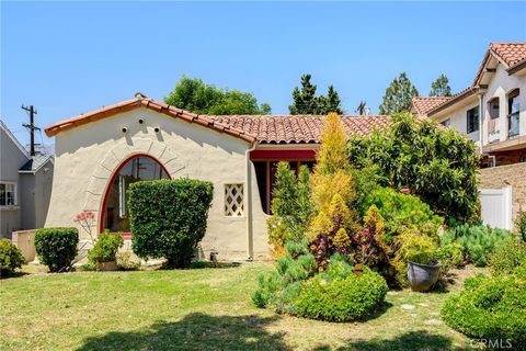 Photo of 713 W Dryden ST, Glendale, CA 91202 (MLS # GD26113108)