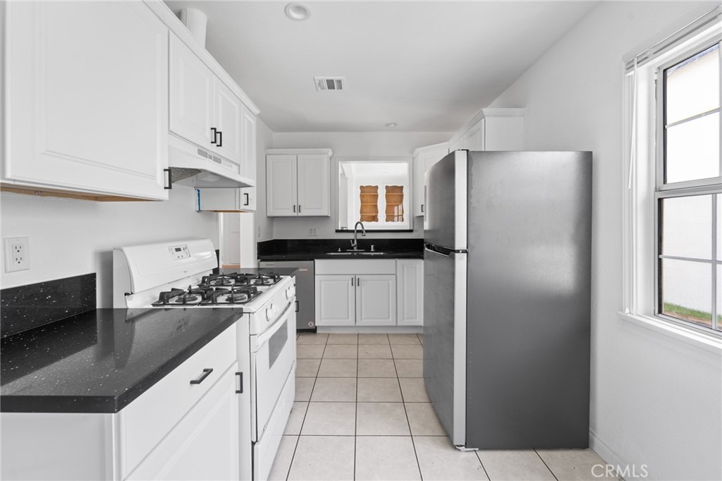 Properties 4 18656 Runnymede Street