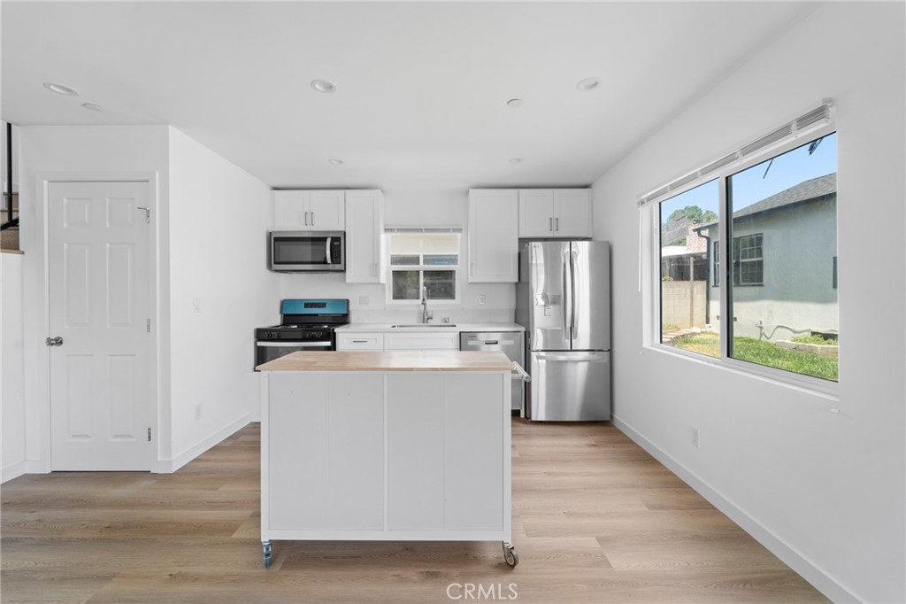Properties 3 18656 Runnymede Street