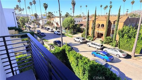 Photo of 1416 S Cloverdale Ave, Los Angeles, CA 90019 (MLS # PW25280004)