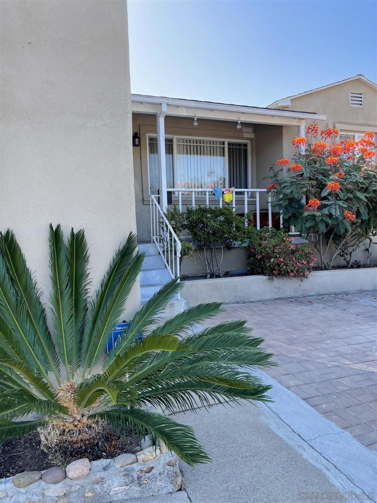 Conveniently located near Chollas lake park. Close to shopping, schools, as well as significant freeways. House sits on over 9000sqft+ lot side and is ready for an ADU to be build. Quiet street and ready for new owner to take over. Equipment: Garage Door Opener Sewer: Sewer Connected Topography: LL