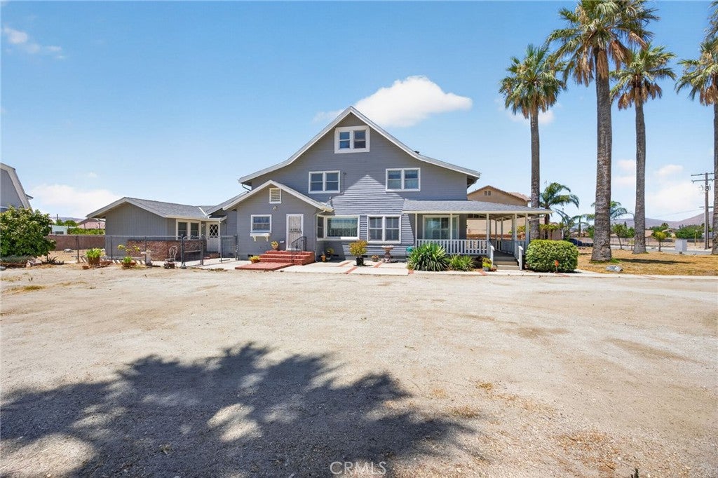 1424 De Anza