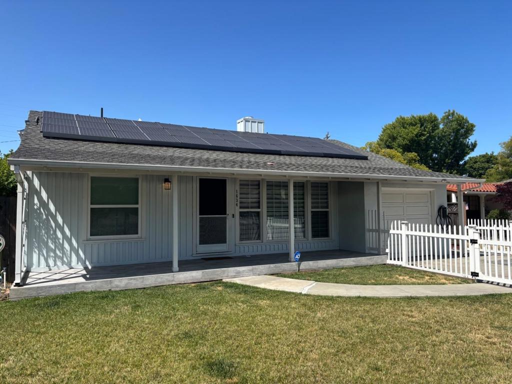 Newly renovated house in the desirable Woodside Plaza in Redwood City. This 4 bedroom 3 bath has an office studio in the backyard and walking distance to local restaurants and shops making this an ideal place to call home.