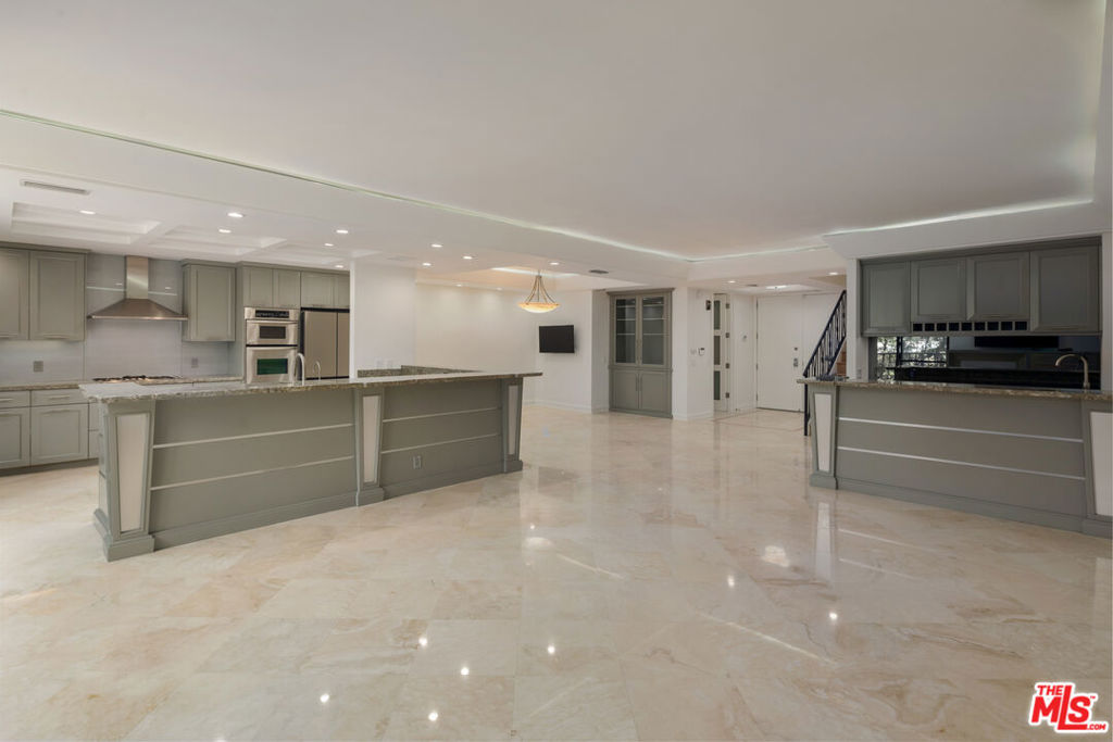 Newly renovated 2-level townhome in the heart of Beverly Hills. Bright, open floor plan with a gourmet kitchen, hardwood floors, two upstairs en-suite bedrooms, and a large private patio. Valet, front desk, pool, and spa. Full-service luxury living, steps from everything Beverly Hills has to offer.