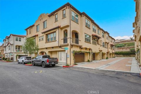Photo of 901 Sunset Rdg, Lake Forest, CA 92610 (MLS # CV26001756)