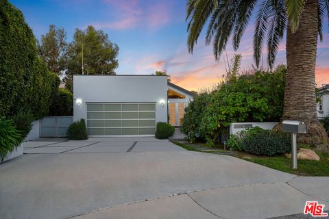 Photo of 28927 W Beach Lane, Malibu, CA 90265 (MLS # 26832095)