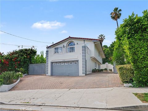 Photo of 24060 Hatteras Street, Woodland Hills, CA 91367 (MLS # SR26090381)