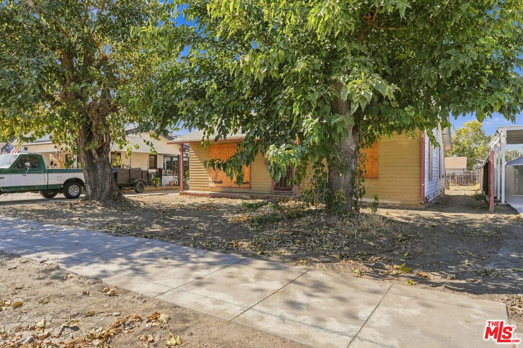 528 S D Street