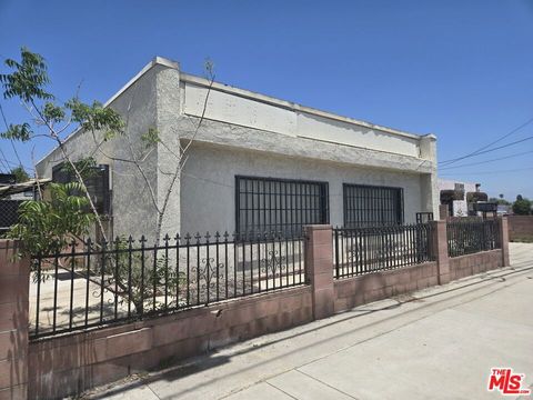 Photo of 10419 Lower Azusa Road, Temple City, CA 91780 (MLS # 25555945) Photo of 10419 Lower Azusa Road, Temple City, CA 91780 (MLS # 25555945)